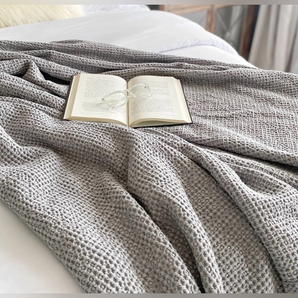 Twin Size Cloud Blanket grey